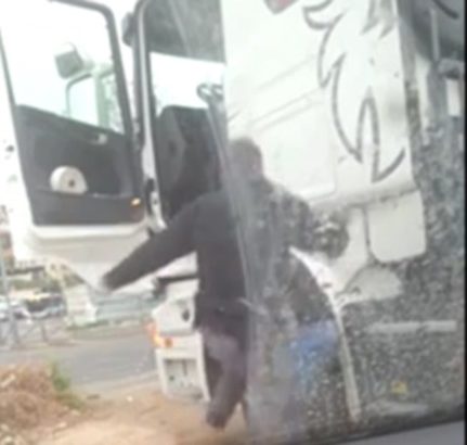 Video shows Israeli policeman beating Palestinian truck driver [Video]