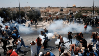 Israeli Police Invade Jerusalem’s Aqsa Compound, attack Muslim Worshipers