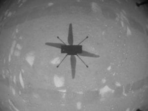 NASA’S INGENUITY MARS HELICOPTER CAPTURED THIS SHOT AS IT HOVERED OVER THE MARTIAN SURFACE ON APRIL 19, 2021, DURING THE FIRST INSTANCE OF POWERED, CONTROLLED FLIGHT ON ANOTHER PLANET. IT USED ITS NAVIGATION CAMERA, WHICH AUTONOMOUSLY TRACKS THE GROUND DURING FLIGHT. 