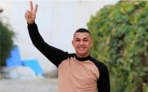 Israeli soldiers shoot Palestinian man dead, seize body