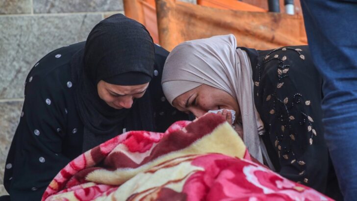 Apparent mass execution of Gazan women, children, babies – Day 67