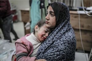 An injured Palestinian mother and daughter at Nasser Medical Complex for treatment