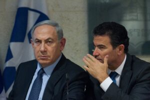 Prime Minister Benjamin Netanyahu, seen with Yossi Cohen, then-head of the national security council, at a press conference at the Foreign Ministry in Jerusalem, October 15, 2015.