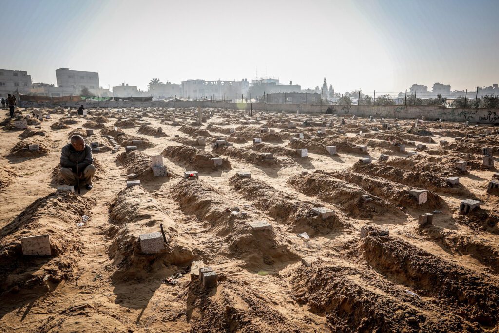 Palestinians bury their relatives who were killed in an Israeli airstrike in Khan Younis, southern Gaza Strip, February 26, 2024. (Abed Rahim Khatib/Flash90)