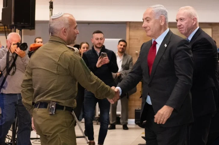 Colonel Golan Vach, left, is greeted by Israeli Prime Minister Benjamin Netanyahu and defense minister Yoav Gallant, after Israeli rescuers returned from helping in the aftermath of the earthquake in Turkey, February 2023.