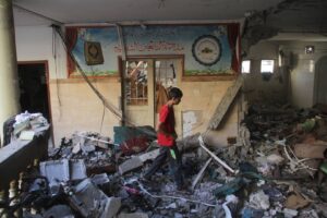 Palestinians inspect the destruction following the Israeli attack on the Al-Taba’een school, where displaced people took shelter, in al-Daraj neighborhood of Gaza City, Gaza on August 10, 2024. [Mahmoud İssa – Anadolu Agency]