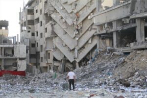 Palestinians examine the destruction left behind after the Israeli army’s withdrawal in Tal al-Hawa, Gaza City [File: Mahmoud İssa/Anadolu Images]