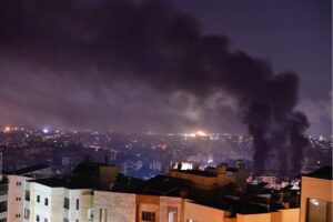 The Israeli military conducts an airstrike on the Dahieh area located south of Beirut, Lebanon, resulting in plumes of smoke rising from the site on September 28, 2024. [Houssam Shbaro – Anadolu Agency]