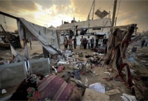 Tent camp near Al-Aqsa Hospital that was hit by a deadly Israeli air attack [Abdallah FS Alattar/Anadolu]