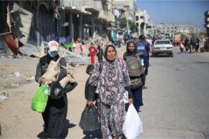 Palestinians from Jabalia refugee camp move to southern areas of Gaza