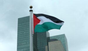 The flag of the State of Palestine flies in front of the UN building in New York City. The UN General Assembly voted 10 September, 2015 to allow the flag of Palestine