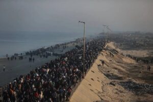 Tens of thousands of Palestinians, displaced by Israel forces, return to the north through Al-Rashid Street on the coastal strip following the ceasefire agreement, January 27, 2025.