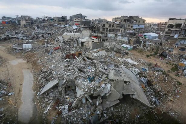 Ceasefire expires, Israel blocks all aid to Gaza – back to war, or last-minute deal?