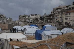 Palestinians, who displaced due to Israel’s breaking the ceasefire and resuming attacks on the Gaza Strip, set up tents in the er-Rimal neighborhood of Gaza City for shelter on March 20, 2025.