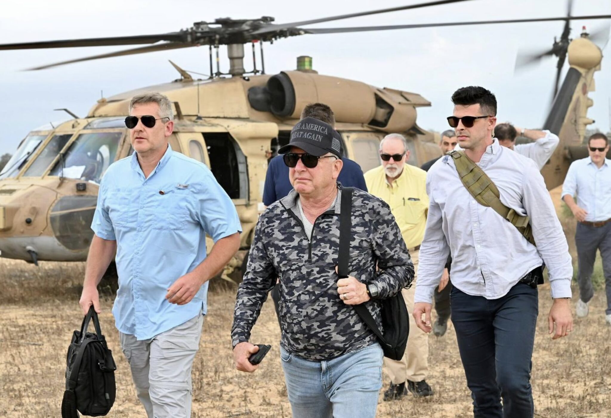 Steve Witkoff, centre, visits the Rafah aid distribution point run by GHF