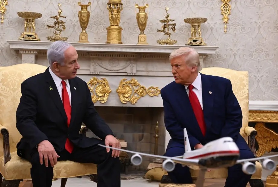 United States President Donald Trump (L) meets with Israeli Prime Minister Benjamin Netanyahu (R) in the White House in Washington DC., United States on April 7, 2025