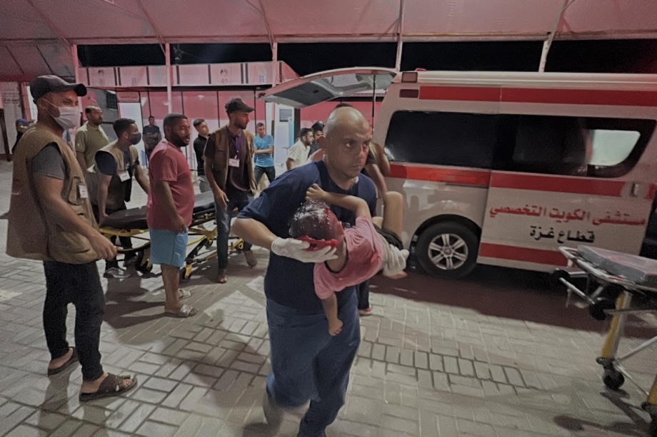 Medical staff at the Kuwaiti Field Hospital provide treatment to a wounded child brought in after an Israeli airstrike hit tents sheltering displaced Palestinians in the Mewasi area of Khan Younis, Gaza Strip, on August 27, 2025.