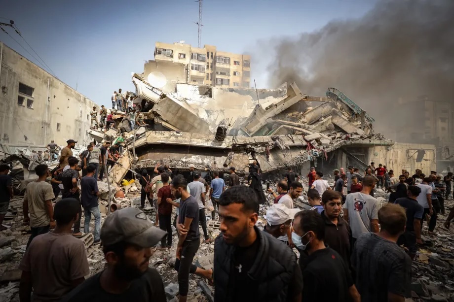 Civil defense teams and residents conduct search and rescue operation after Israeli attacks on a house belonging to the Al-Shawa family at the Samer junction in Gaza City, Gaza on September 22, 2025.