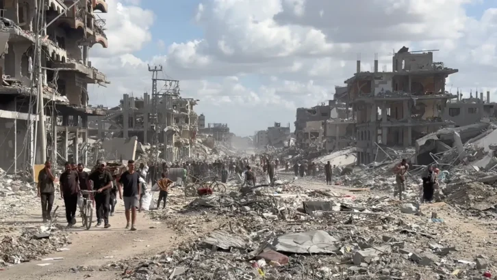 Thousands of Palestinians Return to Gaza City to Find a Wasteland of Rubble Thousands of Palestinians Return to Gaza City to Find a Wasteland of Rubble