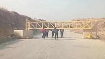 Israeli Settler Kicks Detained Palestinian as IOF Soldiers Watch