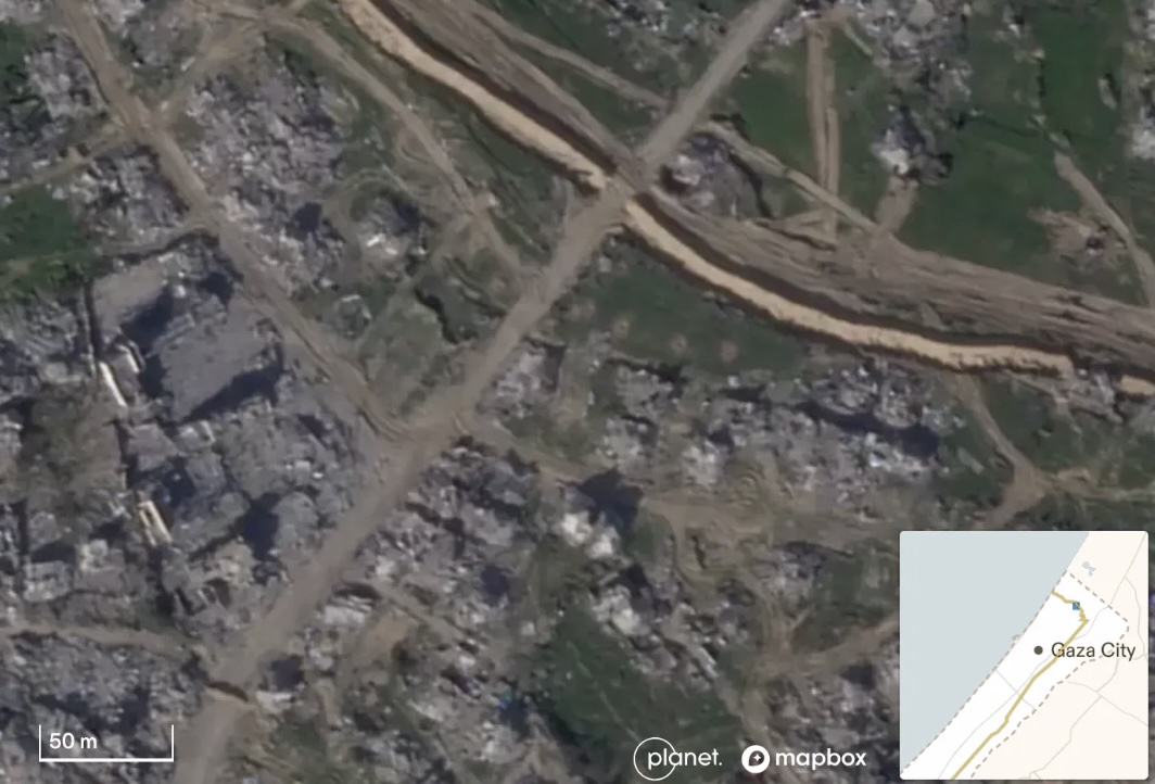 Close-up of new berms constructed in Beit Lahiya beyond the yellow line and Israel's supposed area of control.