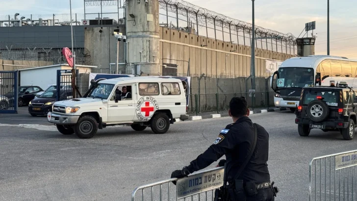 Israeli settlers join ‘safari’ tour of Palestinian prisoners Israeli settlers join ‘safari’ tour of Palestinian prisoners