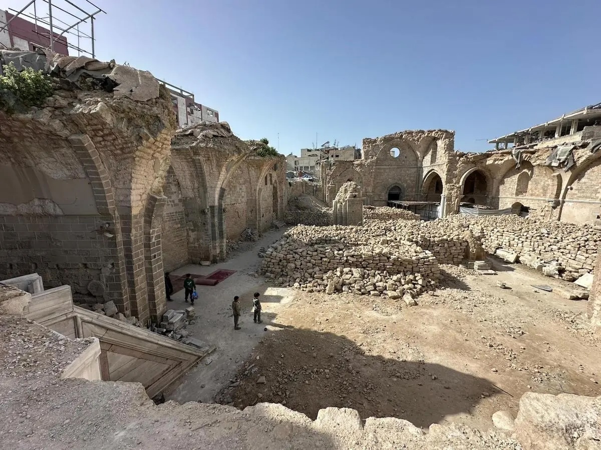 This image shows the extensive destruction of the historic Great Omari Mosque in Gaza City, which was severely damaged during the ongoing conflict. The Great Omari Mosque is recognized as the largest and oldest mosque in the Gaza Strip, with a history spanning approximately 1,400 years