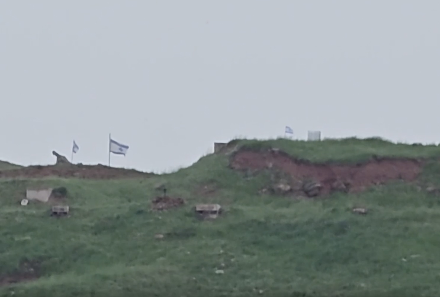 Israeli forces raised a flag at a military site in the Tel Ahmar area of Syria’s Quneitra province on April 17, 2026