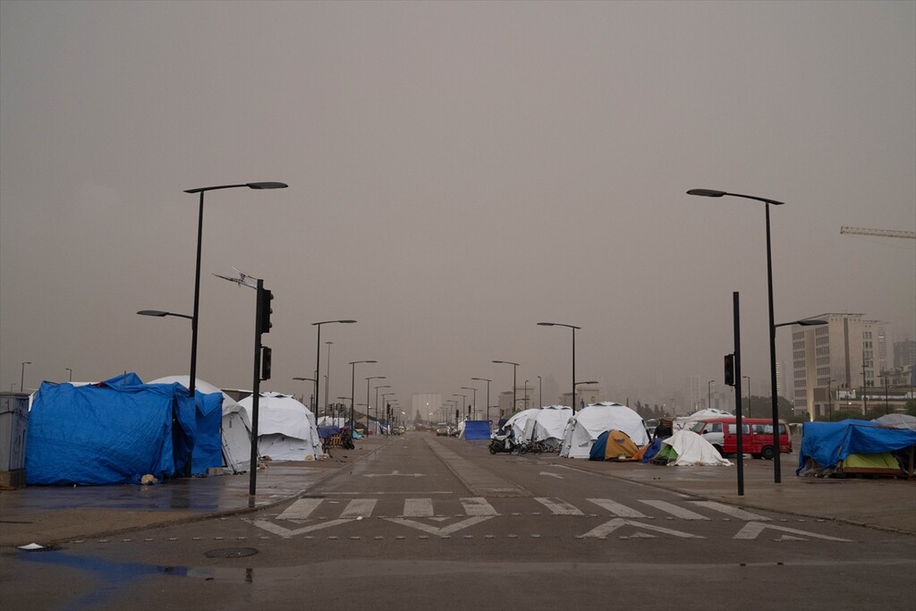 Many citizens continue to live in tents on the streets following the ceasefire between Israel and Lebanon, in Beirut, Lebanon on April 17, 2026.