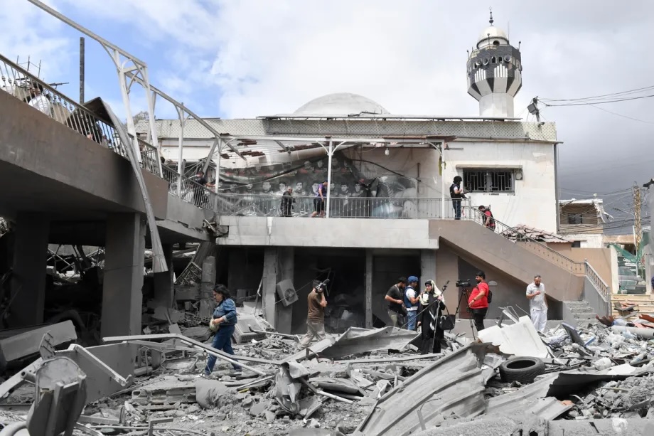 A general view of the heavy destruction following an Israeli airstrike on a health center belonging to the Islamic Health Authority (Hayaa) in the Al-Mashouk area near the southern city of Tyre, Lebanon, on May 20, 2026.