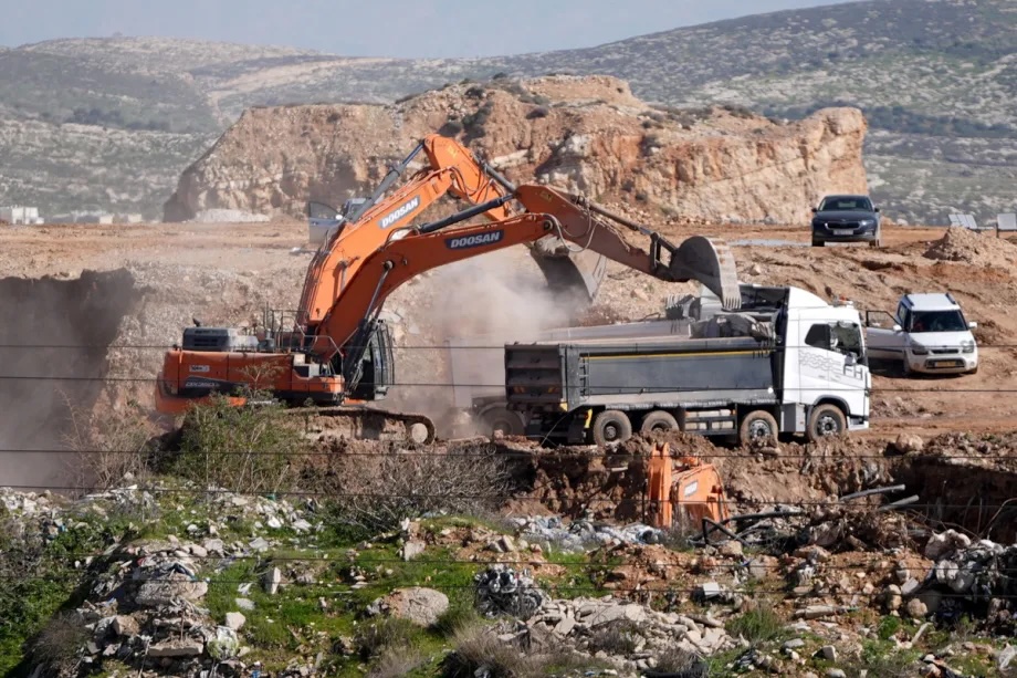 Israeli authorities construct a new settlement road north of East Jerusalem, a Jerusalem governorate official reportedly said on February 5, 2026.