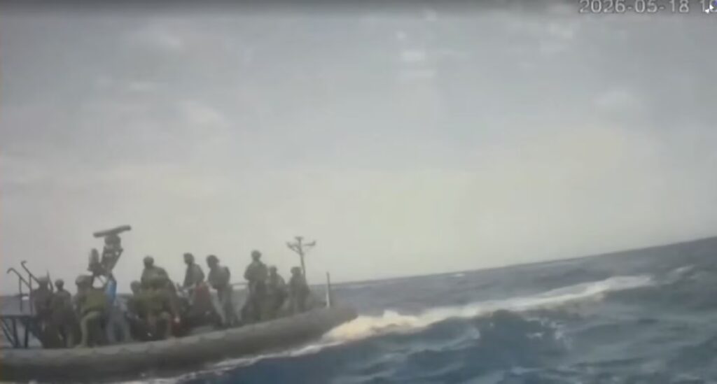 A full picture of Israeli navy boarding boat filled with soldiers.