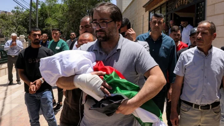 Israeli soldier kills seven-month-old Palestinian baby, then walks away Israeli soldier kills seven-month-old Palestinian baby, then walks away