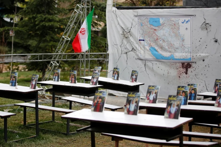 A symbolic classroom is set up at Vanak Square in Tehran, in memory of students who lost their lives in attacks carried out on February 28 in Minab. The blackboard says, “Today’s lesson: defense of the homeland”