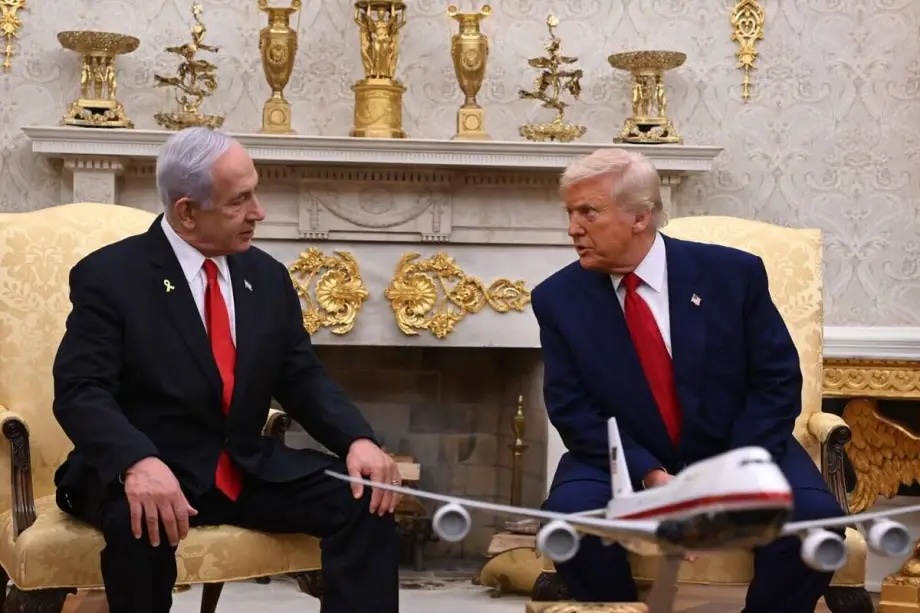 US President Donald Trump meets with Israeli PM Benjamin Netanyahu in the White House on April 7, 2025