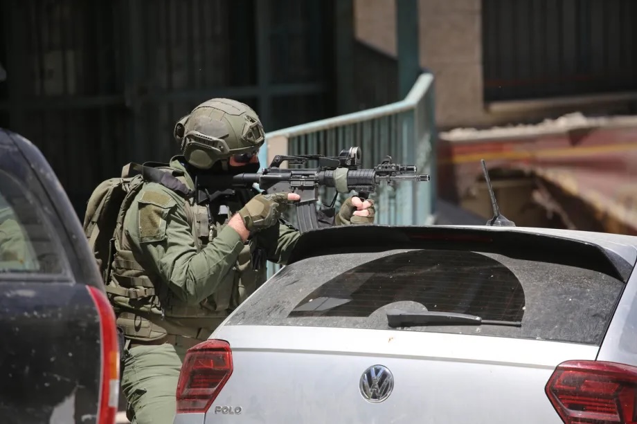 Israeli forces carrying weapons, raid Nablus city of West Bank, Palestine on April 23, 2026.
