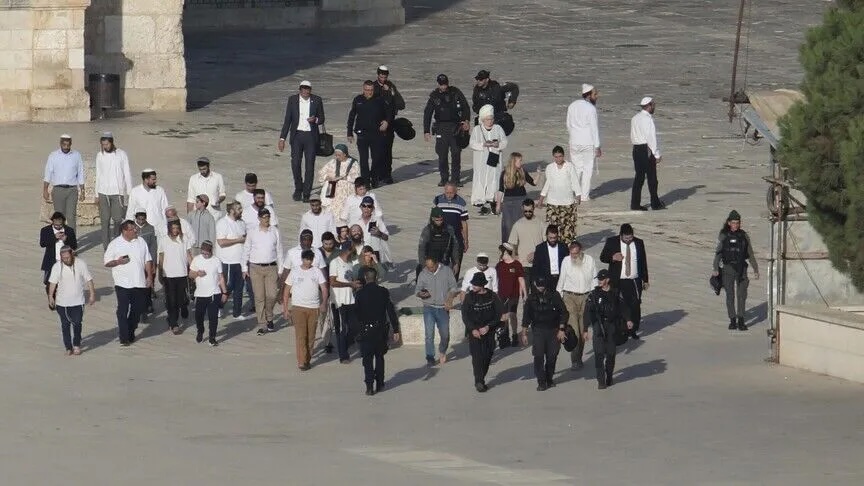 Jewish settlers storm Al-Aqsa Mosque during third day of the Sukkot holiday in East Jerusalem, on October 09, 2025 
