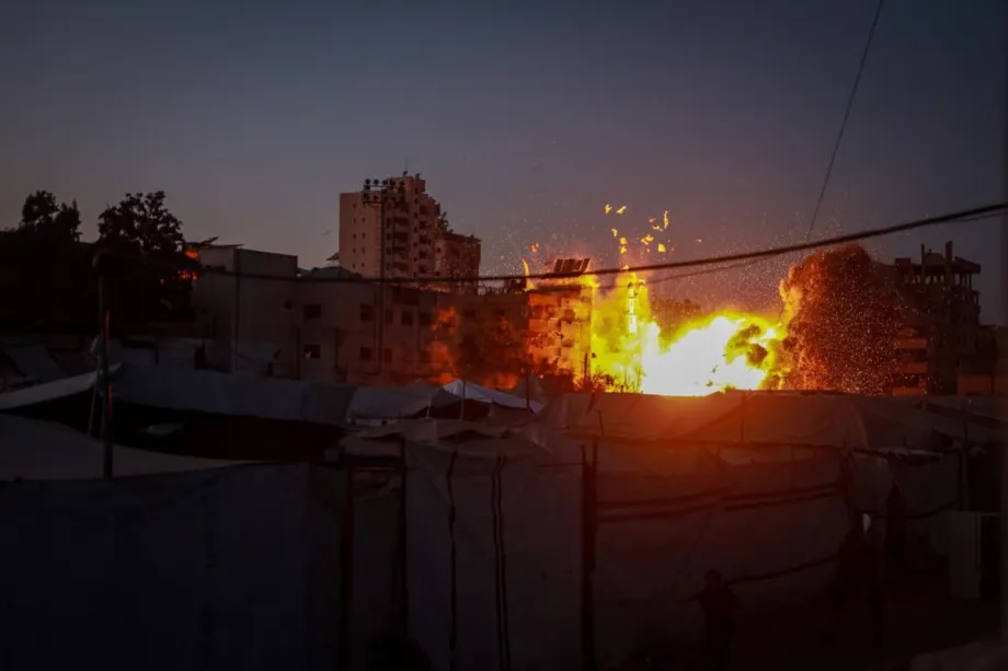 Thick flames and smoke rise from the area following an Israeli airstrike targeting the al-Muttaqin Mosque and surrounding buildings and a tent camp in the Yarmouk neighborhood of Gaza City, Gaza, Palestine, on July 28, 2026.