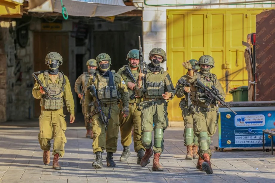 Israelis raid the Old City area of the city of Hebron, West Bank, Palestine under the protection of Israeli forces on August 22,