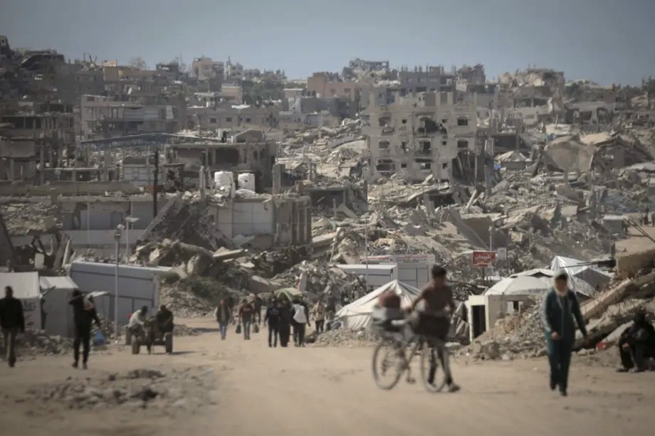 Thousands of Palestinians whose homes were destroyed by Israeli attacks struggle to survive with limited resources in tents and temporary shelters while continuing their daily lives under harsh conditions in the Jabalia area of northern Gaza, Palestine on March 31, 2026.