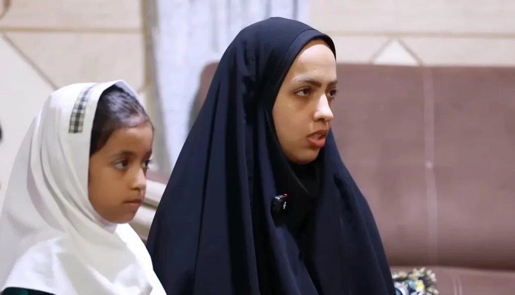 Hossniyeh Salem, right, a teacher at Minab’s Shajareh Tayyebeh Girls School, with her niece. Image courtesy of Helyeh Doutaghi / Khana House/ Still, Minab.